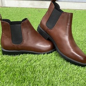 Size 6 brown leather boots